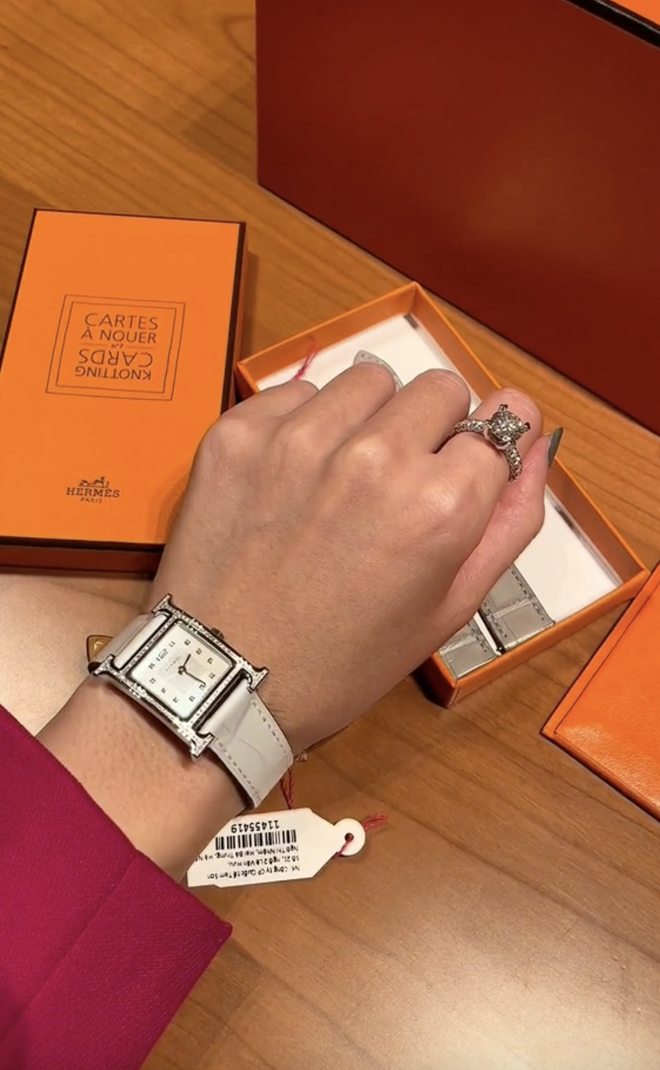 Trước khi được chồng tặng cùng lúc 2 chiếc Birkin tiền tỷ, Midu đã có sẵn bộ sưu tập Hermès khủng- Ảnh 13. Trước khi được chồng tặng cùng lúc 2 chiếc Birkin tiền tỷ, Midu đã có sẵn bộ sưu tập Hermès khủng- Ảnh 13.