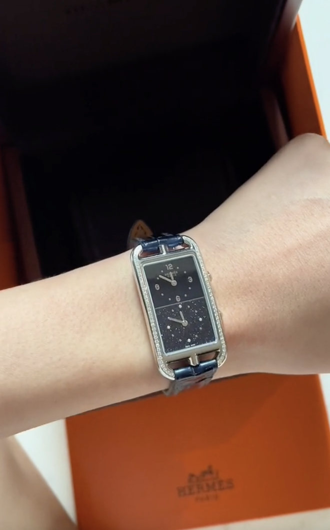 Trước khi được chồng tặng cùng lúc 2 chiếc Birkin tiền tỷ, Midu đã có sẵn bộ sưu tập Hermès khủng- Ảnh 14. Trước khi được chồng tặng cùng lúc 2 chiếc Birkin tiền tỷ, Midu đã có sẵn bộ sưu tập Hermès khủng- Ảnh 14.