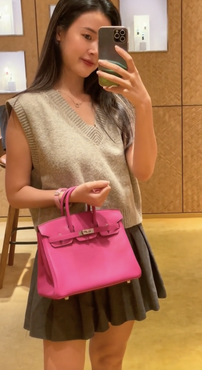 Trước khi được chồng tặng cùng lúc 2 chiếc Birkin tiền tỷ, Midu đã có sẵn bộ sưu tập Hermès khủng- Ảnh 4. Trước khi được chồng tặng cùng lúc 2 chiếc Birkin tiền tỷ, Midu đã có sẵn bộ sưu tập Hermès khủng- Ảnh 4.
