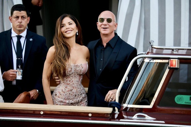 Gái đẹp nhà Kardashian - Jenner "đi cửa sau" đến đám cưới tỷ phú Jeff Bezos, hở bạo kịch liệt để tìm đại gia?- Ảnh 12.