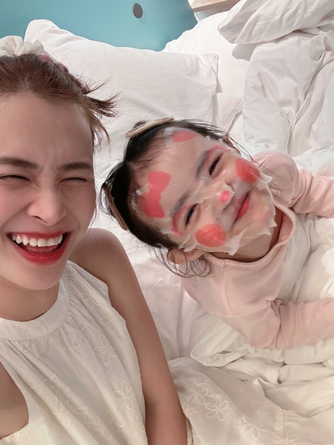 Sự thật phía sau bức ảnh 4 người nhà Đông Nhi - Ông Cao Thắng- Ảnh 5. Sự thật phía sau bức ảnh 4 người nhà Đông Nhi - Ông Cao Thắng- Ảnh 5.