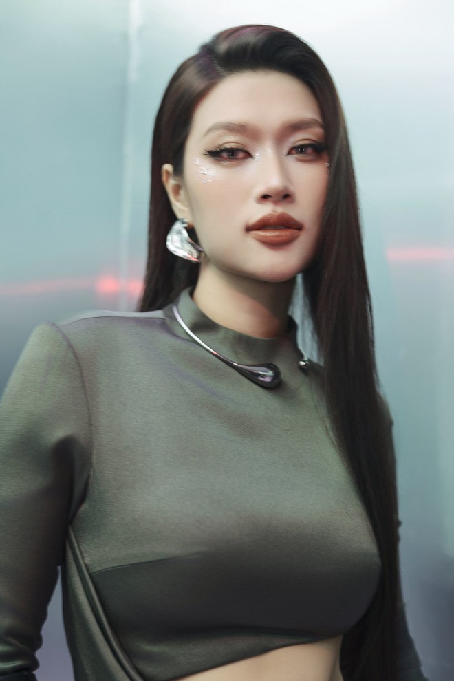 Mỹ nhân vừa khiến phố đi bộ xôn xao: Visual bỗng như AI, vượt mặt Tiểu Vy lẫn Thanh Thuỷ- Ảnh 5.