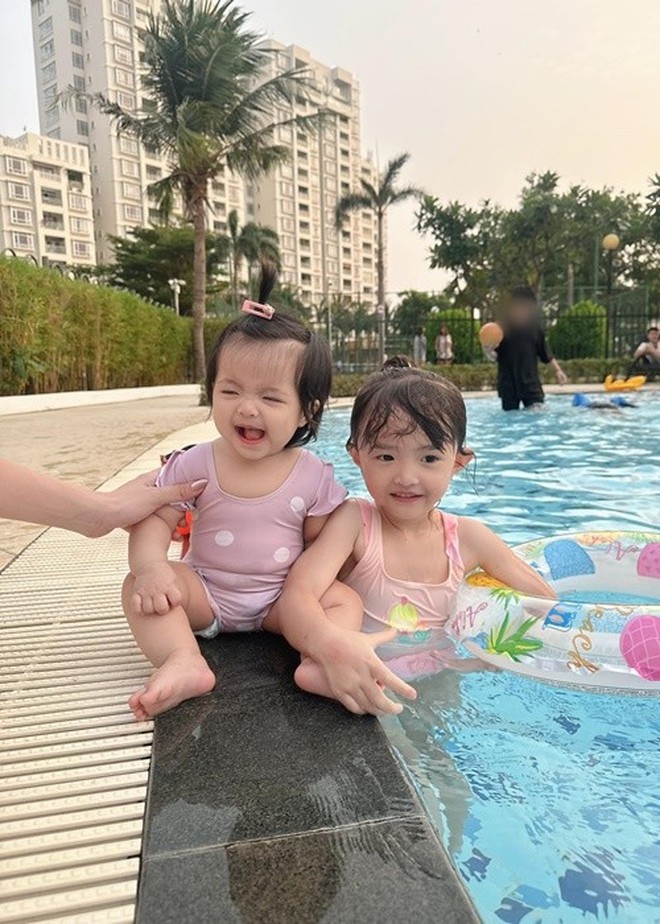 Hội bỉm sữa rần rần vì biểu cảm "khó đỡ" của hai nhóc tỳ nhà Đông Nhi - Ông Cao Thắng- Ảnh 3.