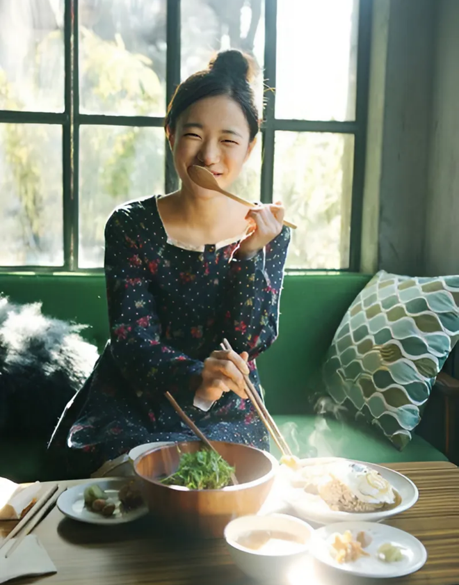Ăn sáng cơm nhà: Điều gì đang xảy ra với hàng loạt người trẻ thế này?- Ảnh 1.