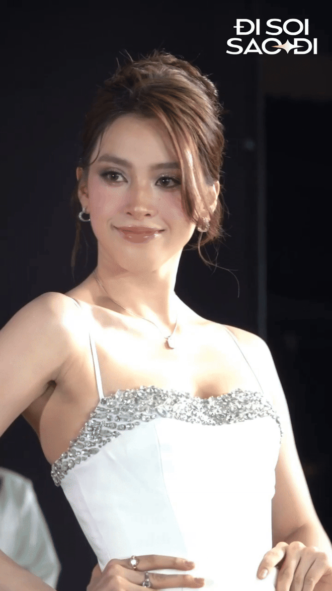 HOT: Camera siêu zoom “bóc” nhan sắc dàn mỹ nhân ở fashion week, Tiểu Vy - Nhã Phương phải dè chừng mỹ nhân U60- Ảnh 4.