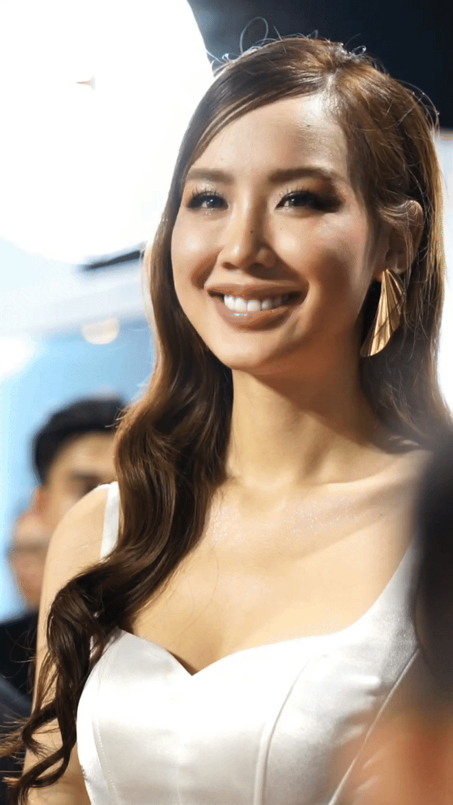 HOT: Camera siêu zoom “bóc” nhan sắc dàn mỹ nhân ở fashion week, Tiểu Vy - Nhã Phương phải dè chừng mỹ nhân U60- Ảnh 6.