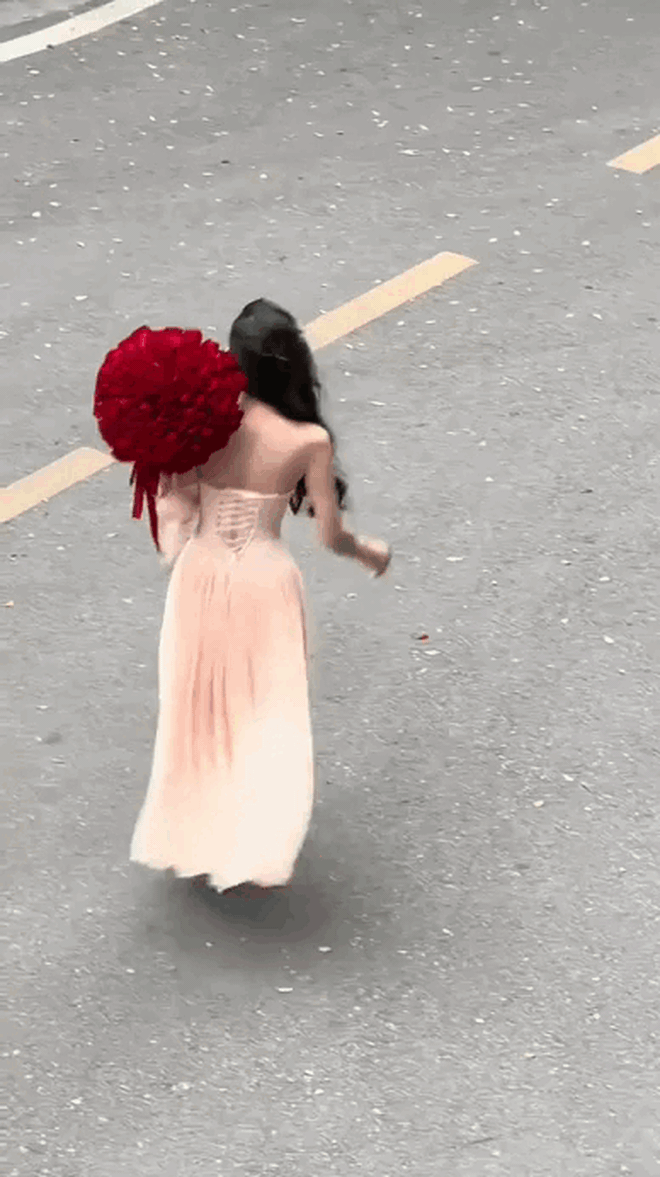 Số mệnh "phượng hoàng" của Hương Liên: Thần thái hào môn không thể chối cãi, gu thời trang đẹp rụng rời- Ảnh 10. Số mệnh "phượng hoàng" của Hương Liên: Thần thái hào môn không thể chối cãi, gu thời trang đẹp rụng rời- Ảnh 10.