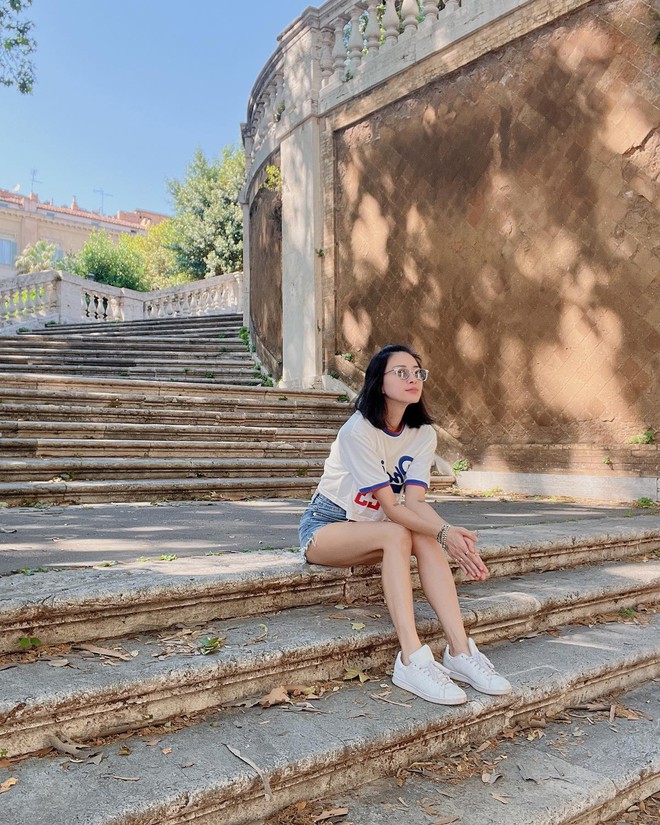 Ngô Thanh Vân mê giày bệt hơn hẳn giày cao gót, thường xuyên diện 3 kiểu giúp phong cách luôn trẻ trung- Ảnh 7. Ngô Thanh Vân mê giày bệt hơn hẳn giày cao gót, thường xuyên diện 3 kiểu giúp phong cách luôn trẻ trung- Ảnh 7.