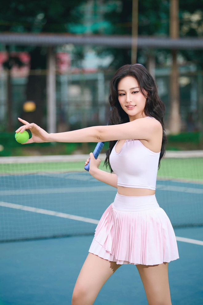 Ngỡ ngàng trước nhan sắc U40 của Mai Phương Thuý trên sân tennis, visual nét căng, trình đập bóng cũng không vừa- Ảnh 4.