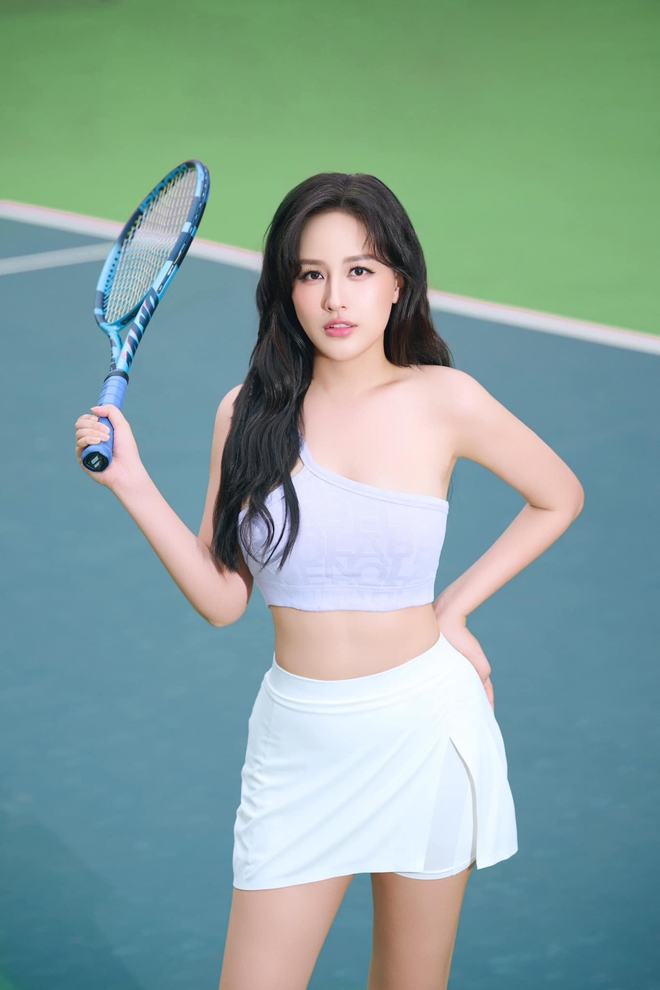 Ngỡ ngàng trước nhan sắc U40 của Mai Phương Thuý trên sân tennis, visual nét căng, trình đập bóng cũng không vừa- Ảnh 1.