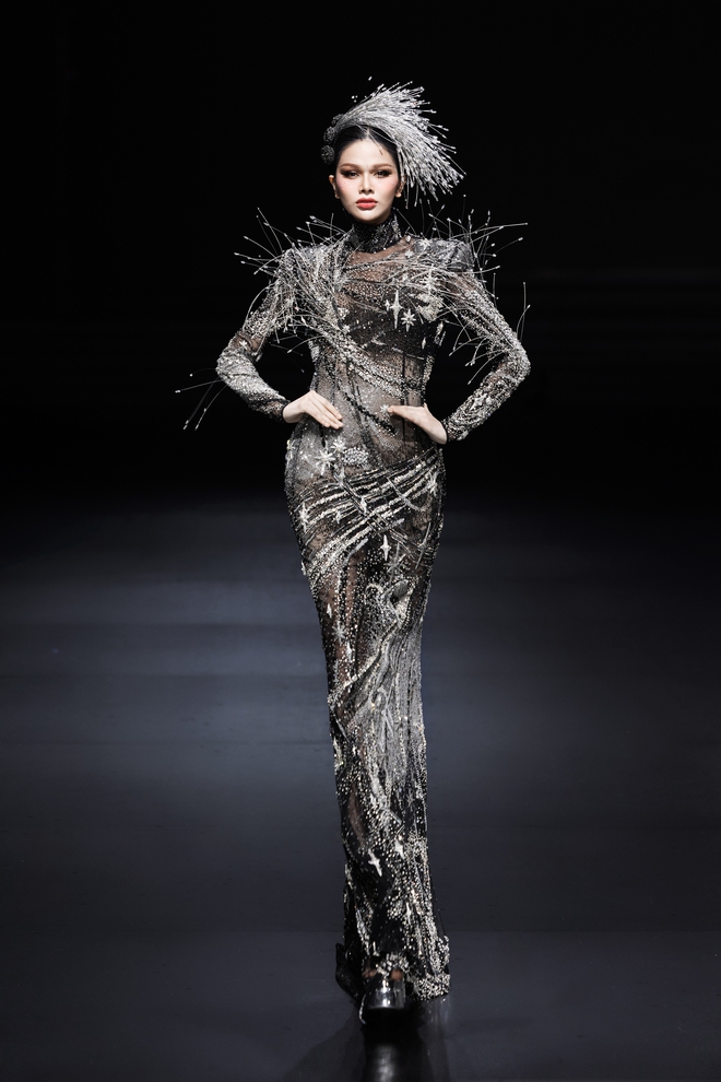 Show Haute Couture "hàng real" trên sàn diễn Việt: Ca múa nhạc tưng bừng, người xem mãn nhãn!- Ảnh 11. Show Haute Couture "hàng real" trên sàn diễn Việt: Ca múa nhạc tưng bừng, người xem mãn nhãn!- Ảnh 11.