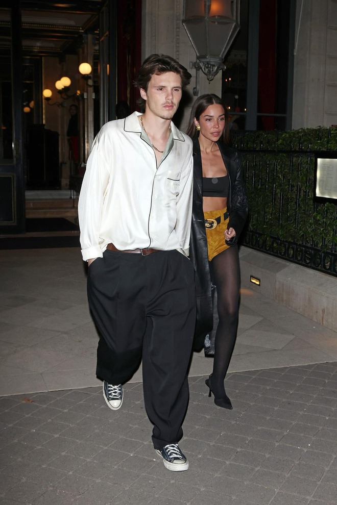 Romeo Beckham bỏ bạn gái: Cậu út có động thái "xát muối", "phản diện" Nicola Peltz nghi ăn mừng trên nỗi đau của em chồng- Ảnh 3. Romeo Beckham bỏ bạn gái: Cậu út có động thái "xát muối", "phản diện" Nicola Peltz nghi ăn mừng trên nỗi đau của em chồng- Ảnh 3.