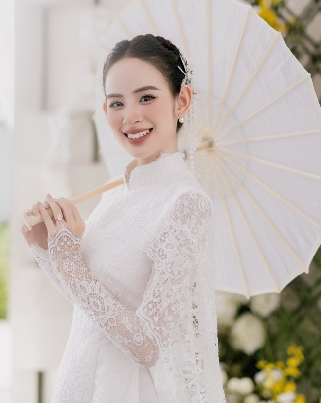 Số mệnh "phượng hoàng" của Hương Liên: Thần thái hào môn không thể chối cãi, gu thời trang đẹp rụng rời- Ảnh 1. Số mệnh "phượng hoàng" của Hương Liên: Thần thái hào môn không thể chối cãi, gu thời trang đẹp rụng rời- Ảnh 1.