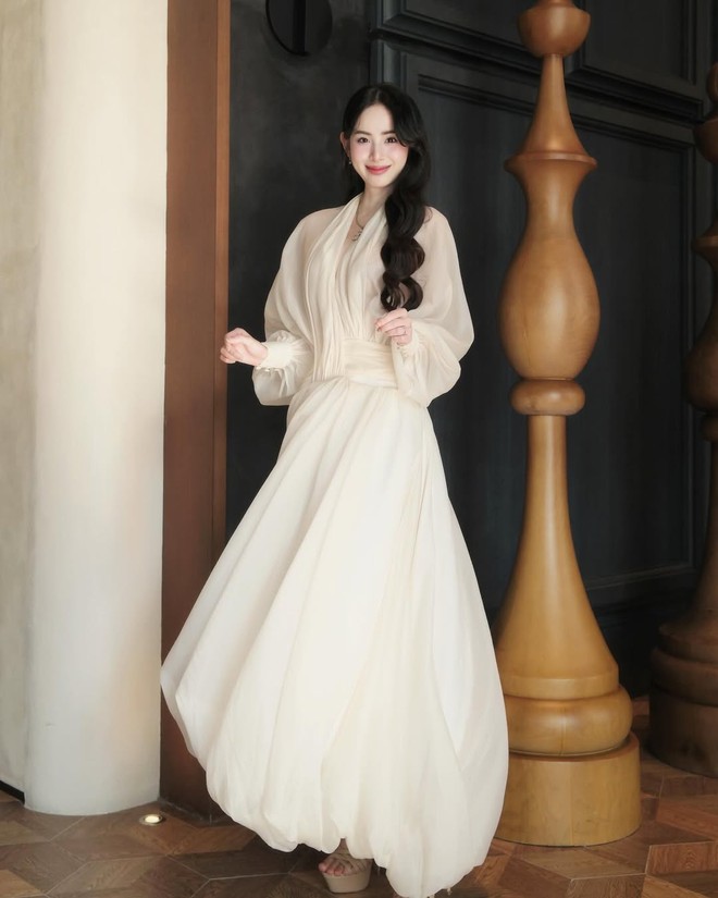 Số mệnh "phượng hoàng" của Hương Liên: Thần thái hào môn không thể chối cãi, gu thời trang đẹp rụng rời- Ảnh 15. Số mệnh "phượng hoàng" của Hương Liên: Thần thái hào môn không thể chối cãi, gu thời trang đẹp rụng rời- Ảnh 15.