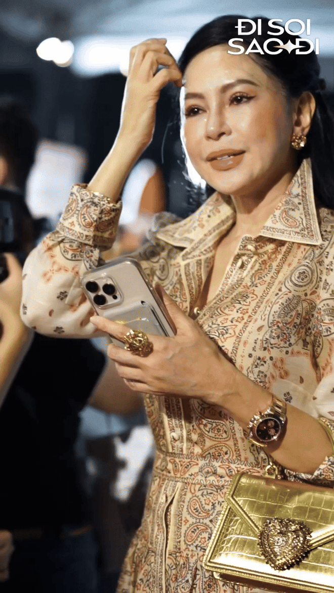 HOT: Camera siêu zoom “bóc” nhan sắc dàn mỹ nhân ở fashion week, Tiểu Vy - Nhã Phương phải dè chừng mỹ nhân U60- Ảnh 14.