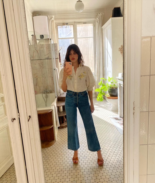 Quý cô 33 tuổi là biểu tượng phong cách thời trang Pháp, mặc quần jeans ngẫu hứng thôi cũng đẹp mê- Ảnh 12.