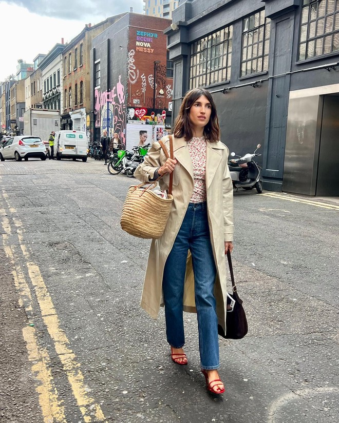 Quý cô 33 tuổi là biểu tượng phong cách thời trang Pháp, mặc quần jeans ngẫu hứng thôi cũng đẹp mê- Ảnh 8.
