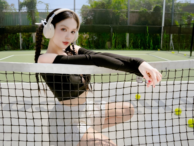 Ngọc Trinh chơi pickleball từ 6h sáng nhưng đánh bóng thì ít “đánh vào quảng cáo” thì nhiều- Ảnh 3. Ngọc Trinh chơi pickleball từ 6h sáng nhưng đánh bóng thì ít “đánh vào quảng cáo” thì nhiều- Ảnh 3.