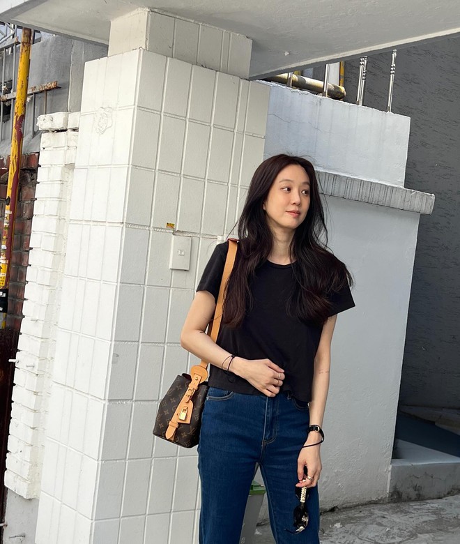5 item giúp phụ nữ trên 40 tuổi xây dựng phong cách tối giản đẹp vượt thời gian- Ảnh 1.
