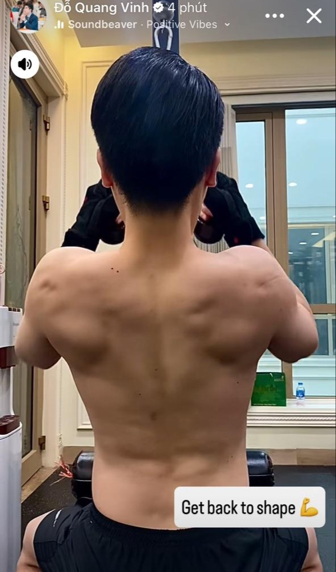 Hai thiếu gia nghìn tỷ nhà bầu Hiển đọ sắc vóc trong phòng gym, netizen gọi tên Đỗ Mỹ Linh vì cách chăm chồng- Ảnh 2.