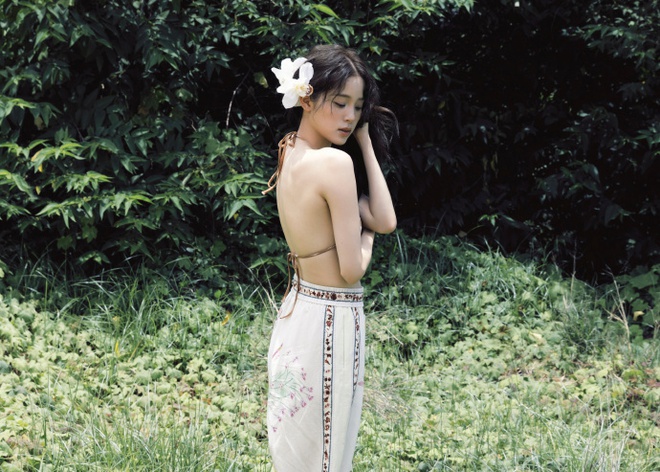 "Công chúa gen Z showbiz" chơi lớn, diện bikini khoe lưng trần, nóng bỏng hơn cả mùa hè- Ảnh 4. "Công chúa gen Z showbiz" chơi lớn, diện bikini khoe lưng trần, nóng bỏng hơn cả mùa hè- Ảnh 4.