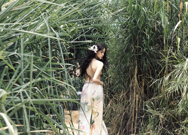 "Công chúa gen Z showbiz" chơi lớn, diện bikini khoe lưng trần, nóng bỏng hơn cả mùa hè- Ảnh 3. "Công chúa gen Z showbiz" chơi lớn, diện bikini khoe lưng trần, nóng bỏng hơn cả mùa hè- Ảnh 3.