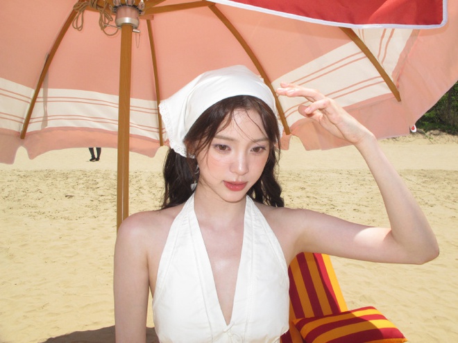"Công chúa gen Z showbiz" chơi lớn, diện bikini khoe lưng trần, nóng bỏng hơn cả mùa hè- Ảnh 10. "Công chúa gen Z showbiz" chơi lớn, diện bikini khoe lưng trần, nóng bỏng hơn cả mùa hè- Ảnh 10.