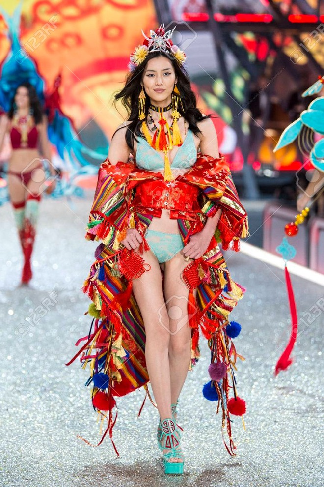 HOT nhất chiều nay: Siêu mẫu Victoria’s Secret bí mật kết hôn với "tình đầu nam thần" Tỉnh Bách Nhiên?- Ảnh 7.