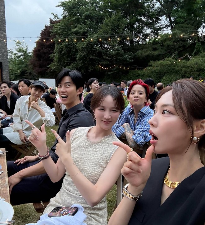 Lộ bằng chứng "tình đầu quốc dân" Suzy bị hội chị em thân thiết cô lập giữa sự kiện toàn sao hạng A- Ảnh 14.
