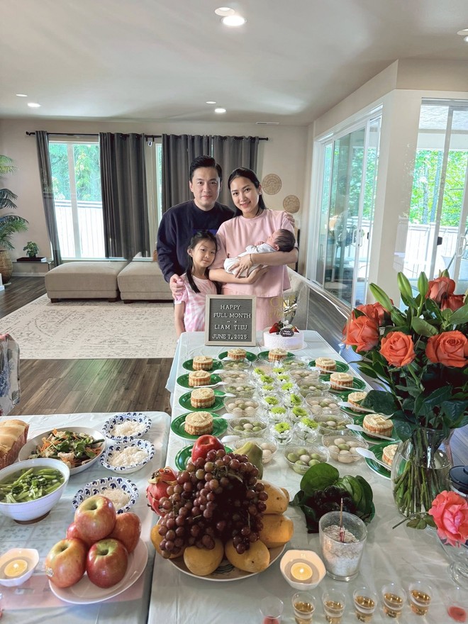 Vợ kém 17 tuổi của Lam Trường tổ chức đầy tháng cho con, lần đầu khoe diện mạo quý tử gây chú ý- Ảnh 4.