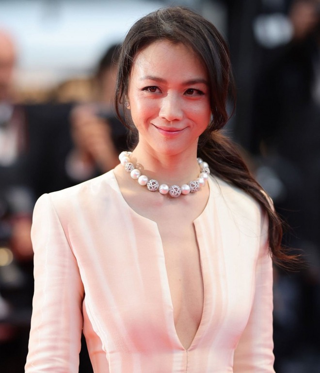 Căng: 1 đại hoa đán bị tố tác động vật lý trợ lý ở Cannes, triệu người réo tên Thư Kỳ - Phạm Băng Băng- Ảnh 6. Căng: 1 đại hoa đán bị tố tác động vật lý trợ lý ở Cannes, triệu người réo tên Thư Kỳ - Phạm Băng Băng- Ảnh 6.