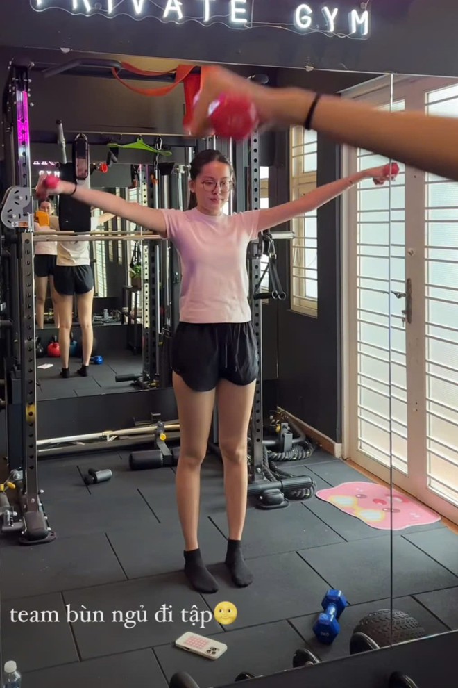 Bạn gái HIEUTHUHAI uể oải vẫn không bỏ gym, kết quả sau 1 năm thành ra thế này- Ảnh 1.