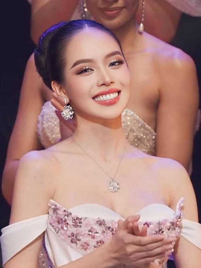 Thanh Thuỷ lột xác khi kết thúc nhiệm kỳ nhưng netizen không khen nổi- Ảnh 12.