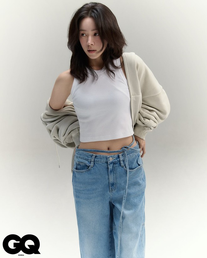Không phải Song Hye Kyo, nữ diễn viên 43 tuổi này mới là "cao thủ" mặc đồ trắng- Ảnh 12.
