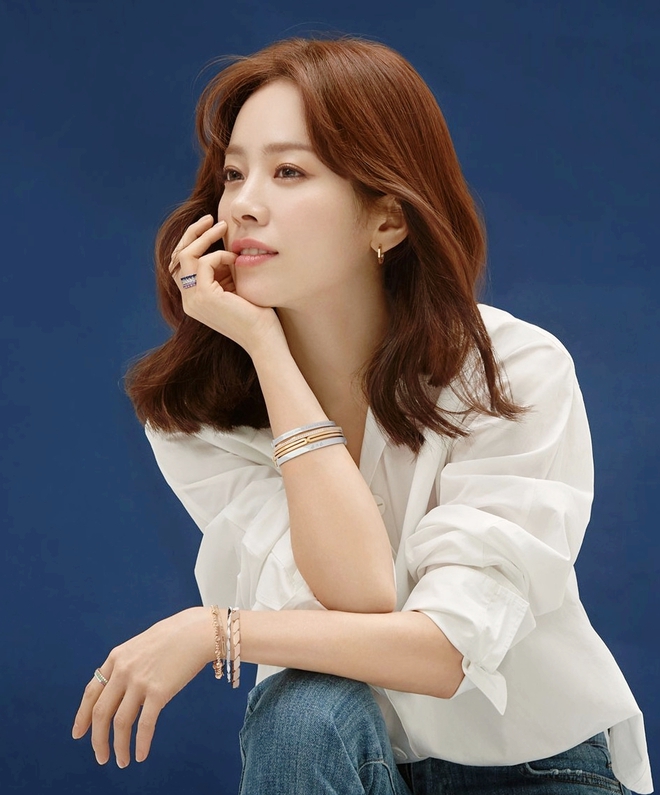 Không phải Song Hye Kyo, nữ diễn viên 43 tuổi này mới là "cao thủ" mặc đồ trắng- Ảnh 9.