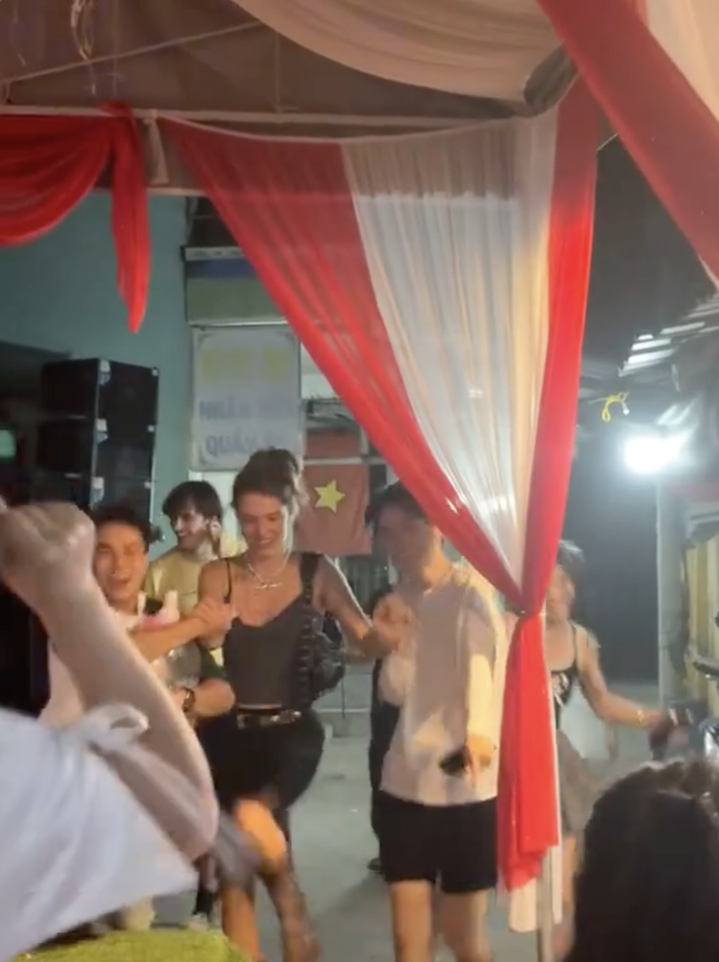 Khách Tây “về nước kể không ai tin” khi bị người miền Tây lôi kéo vào địa điểm này- Ảnh 2.