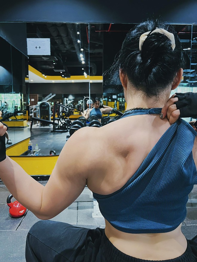 Choáng: Không thể nhận ra Angela Phương Trinh, trông còn lực lưỡng hơn cả lực sĩ Phạm Văn Mách thế này!- Ảnh 5.