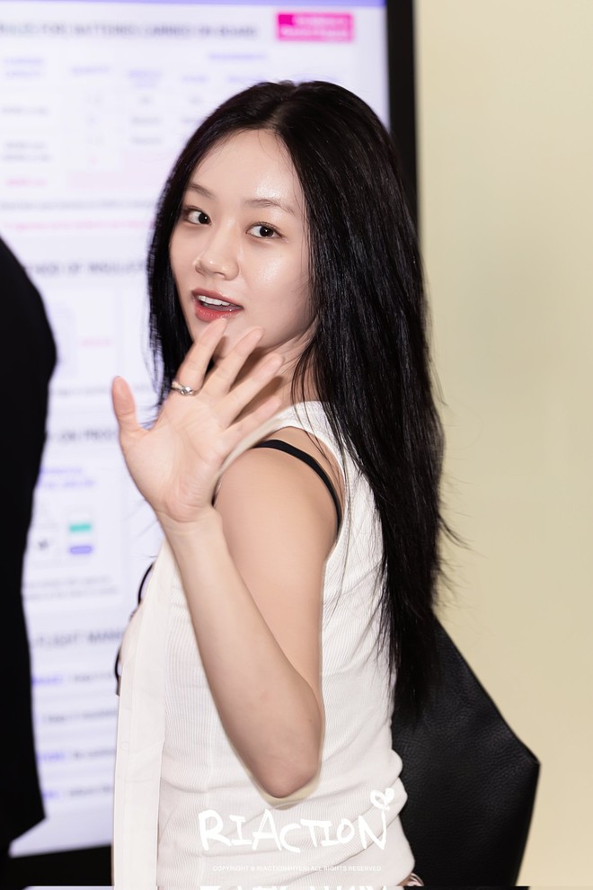 Hyeri vừa đổ bộ Việt Nam: Để mặt ít son phấn, siêu giản dị vẫn xinh cỡ này!- Ảnh 11.