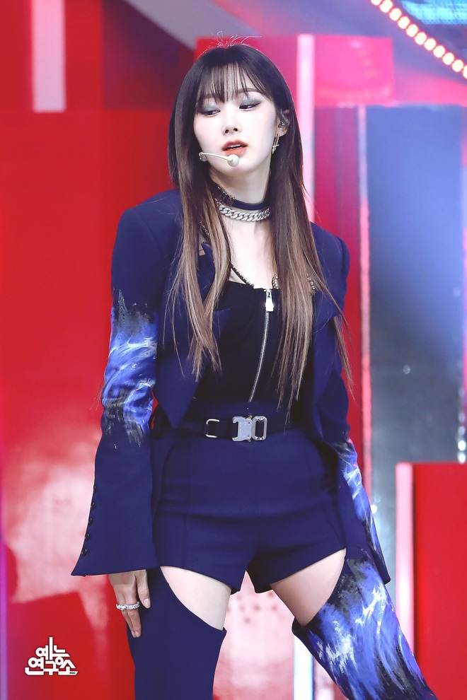 Nữ idol bùng nổ visual hậu giảm cân, không cần nhịn ăn vẫn có dáng đẹp- Ảnh 4. Nữ idol bùng nổ visual hậu giảm cân, không cần nhịn ăn vẫn có dáng đẹp- Ảnh 4.