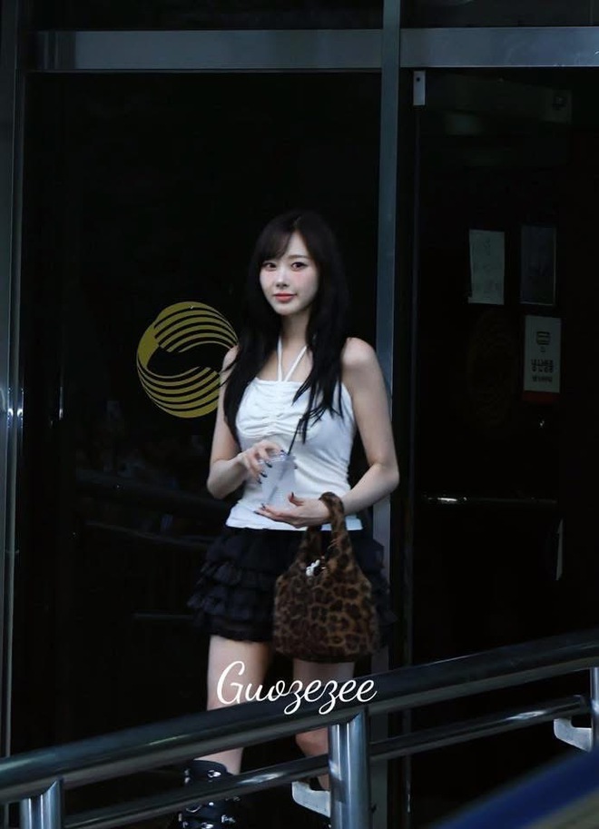 Nữ idol bùng nổ visual hậu giảm cân, không cần nhịn ăn vẫn có dáng đẹp- Ảnh 2. Nữ idol bùng nổ visual hậu giảm cân, không cần nhịn ăn vẫn có dáng đẹp- Ảnh 2.