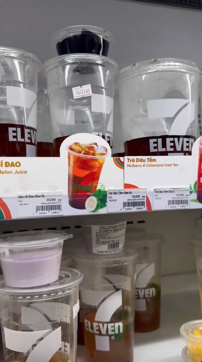 Du khách Thái lần đầu vào 7-Eleven tại Việt Nam: "Ở chỗ tôi không có những thứ này"- Ảnh 5. Du khách Thái lần đầu vào 7-Eleven tại Việt Nam: "Ở chỗ tôi không có những thứ này"- Ảnh 5.