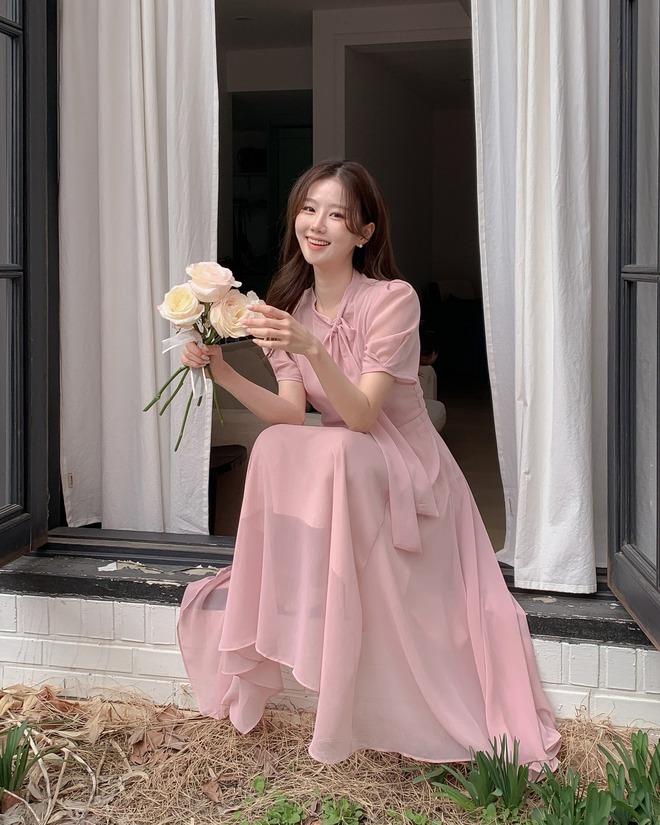 Xu hướng váy liền công sở là 4 kiểu giúp chị em mặc đẹp từ giờ tới tận mùa thu- Ảnh 5.