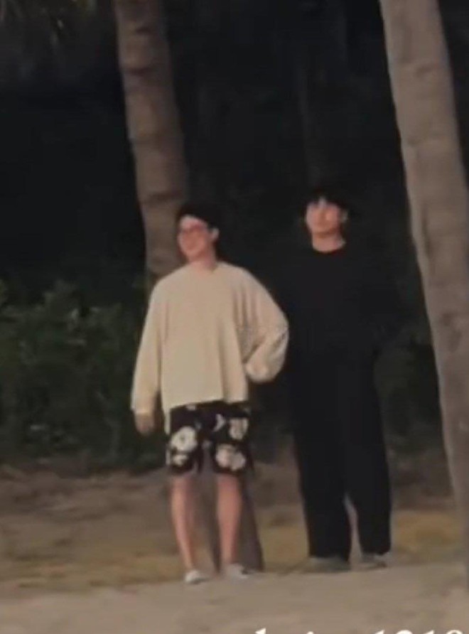Cặp trai đẹp BTS "sững người" khi bị người đàn ông lạ làm 1 việc tại Đà Nẵng- Ảnh 11.