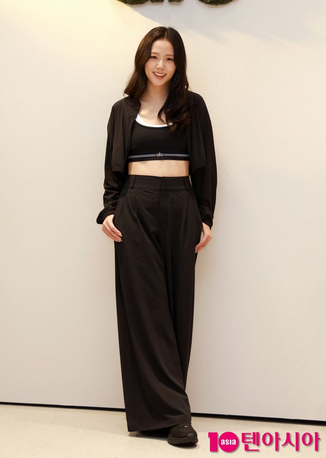 Jisoo mặc đồ tập lên trình diễn, không một ai chê!- Ảnh 7. Jisoo mặc đồ tập lên trình diễn, không một ai chê!- Ảnh 7.