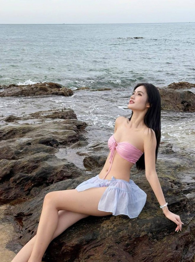 Ý Nhi mặc bikini nói đúng 2 từ về mình- Ảnh 2.