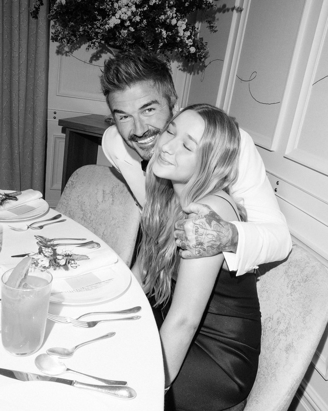 Harper Beckham thành thiếu nữ thật rồi: Không còn thích bố hôn môi, chụp ảnh cũng giữ khoảng cách vừa phải- Ảnh 16.