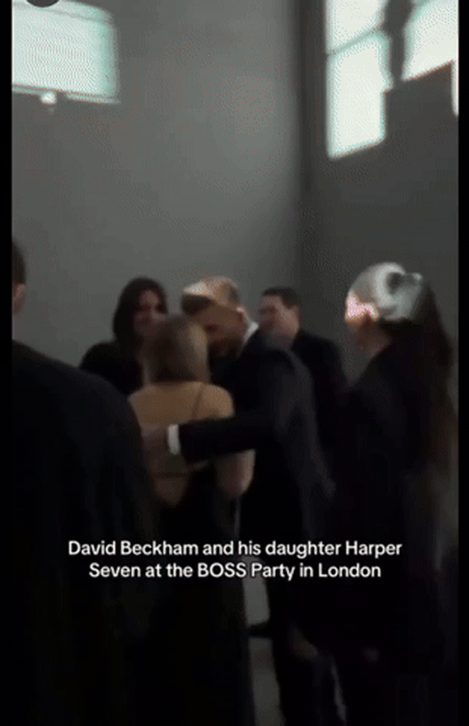Harper Beckham thành thiếu nữ thật rồi: Không còn thích bố hôn môi, chụp ảnh cũng giữ khoảng cách vừa phải- Ảnh 14.