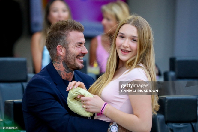 Harper Beckham thành thiếu nữ thật rồi: Không còn thích bố hôn môi, chụp ảnh cũng giữ khoảng cách vừa phải- Ảnh 13.