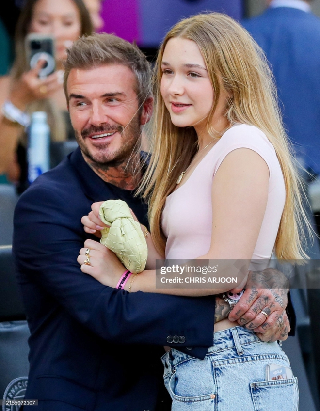 Harper Beckham thành thiếu nữ thật rồi: Không còn thích bố hôn môi, chụp ảnh cũng giữ khoảng cách vừa phải- Ảnh 12.