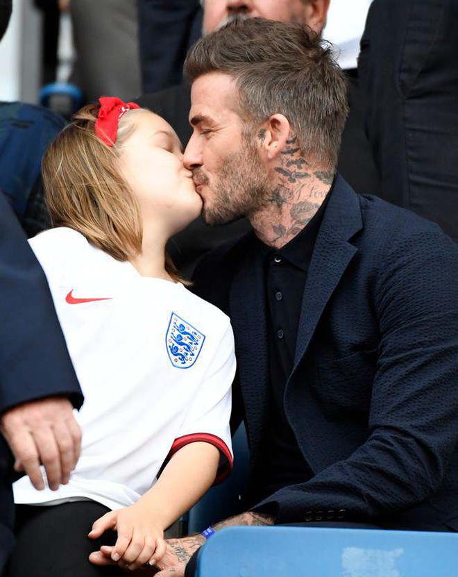 Harper Beckham thành thiếu nữ thật rồi: Không còn thích bố hôn môi, chụp ảnh cũng giữ khoảng cách vừa phải- Ảnh 7.